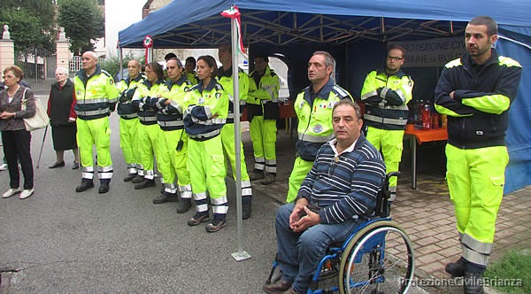 tanti volontari allinaugurazione